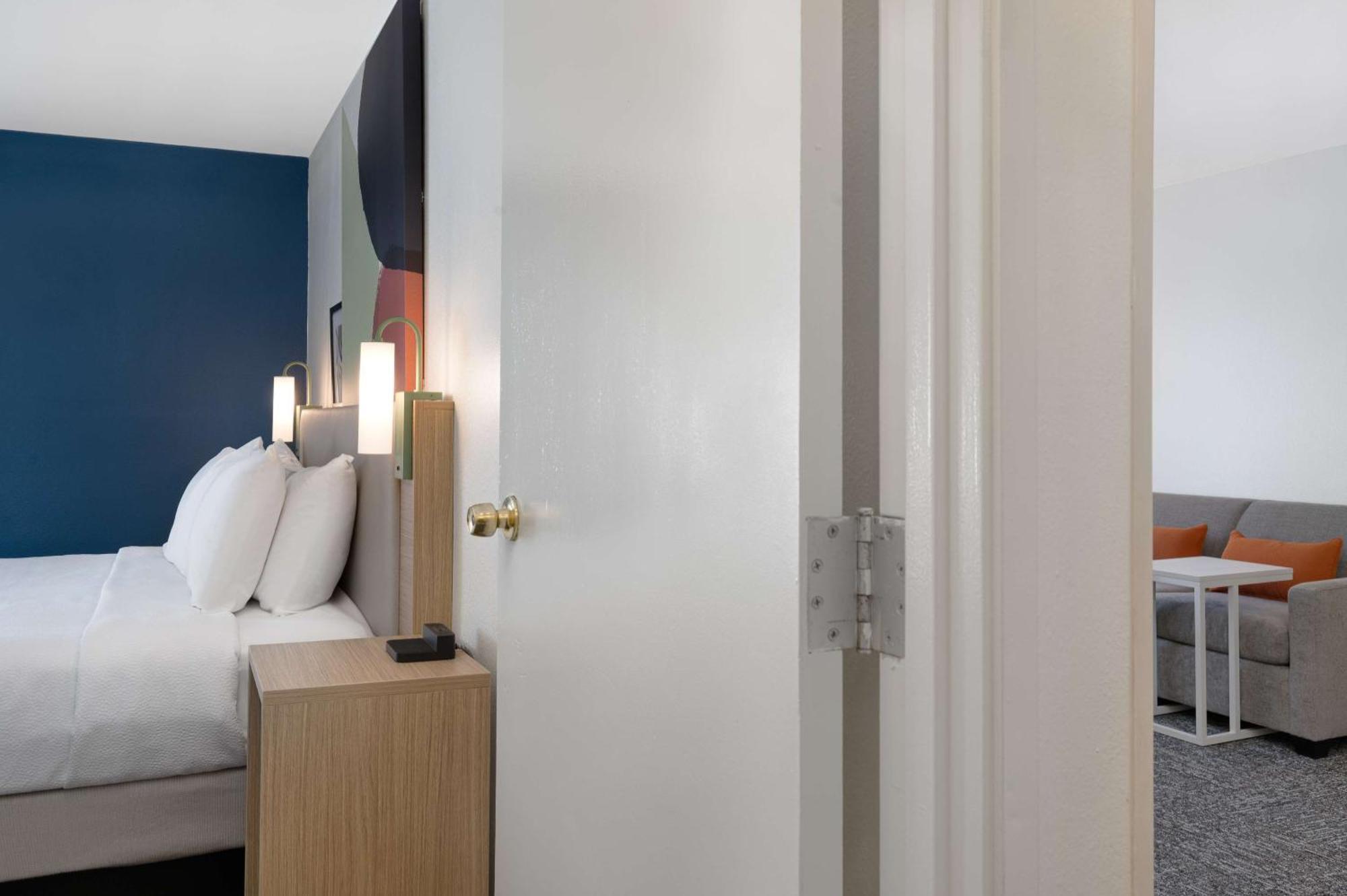 Spark By Hilton Savannah Midtown Екстериор снимка