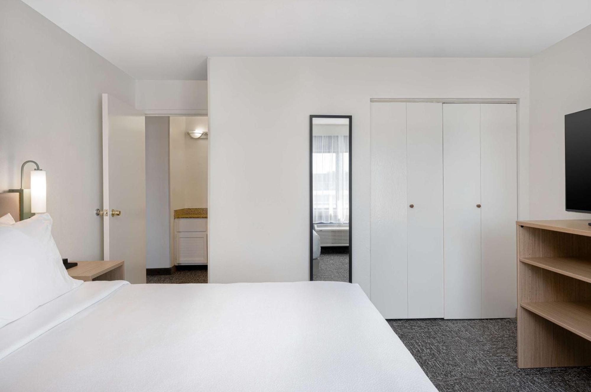 Spark By Hilton Savannah Midtown Екстериор снимка