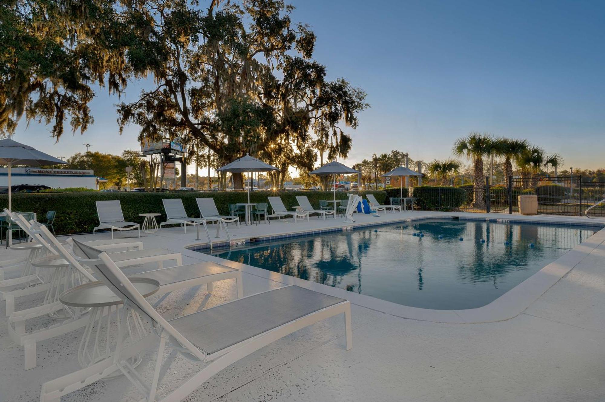 Spark By Hilton Savannah Midtown Екстериор снимка