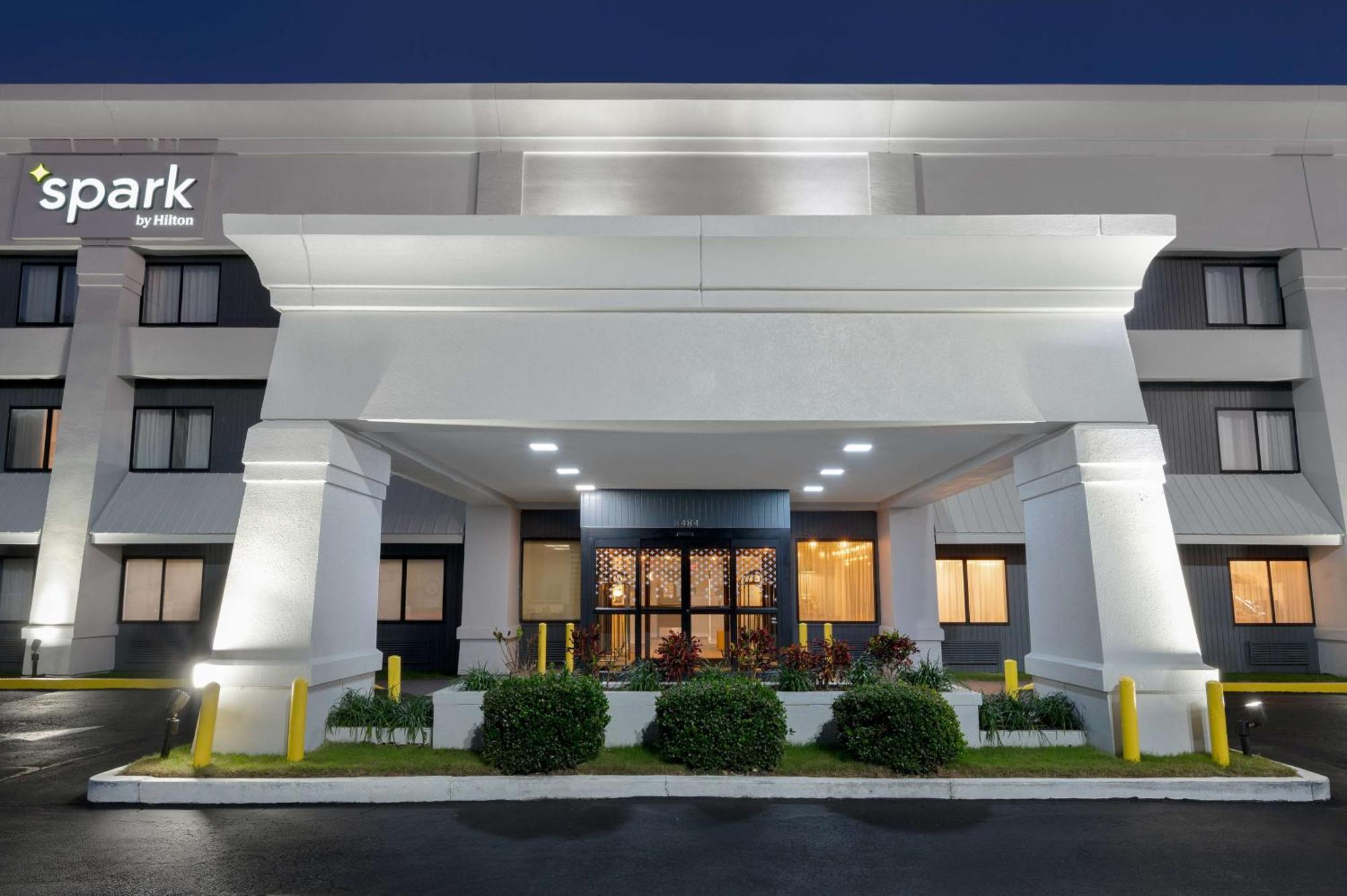 Spark By Hilton Savannah Midtown Екстериор снимка