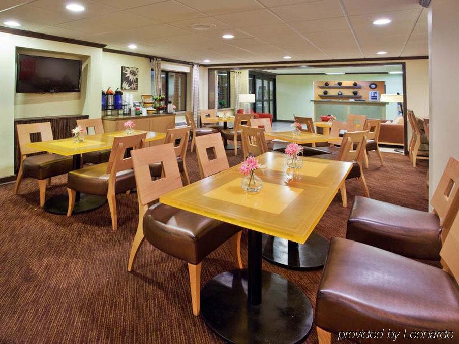 Spark By Hilton Savannah Midtown Екстериор снимка