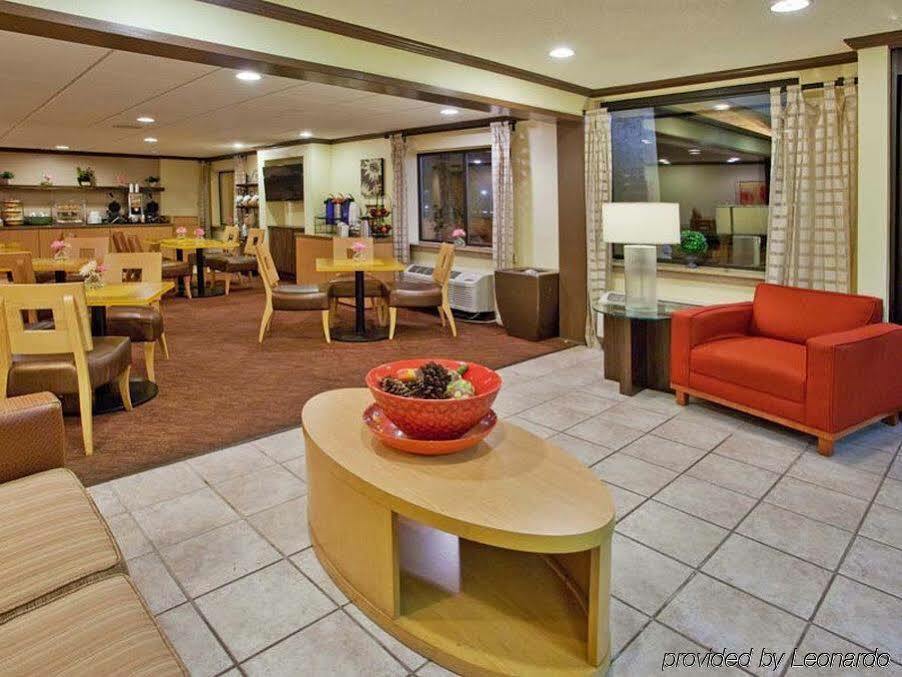 Spark By Hilton Savannah Midtown Екстериор снимка