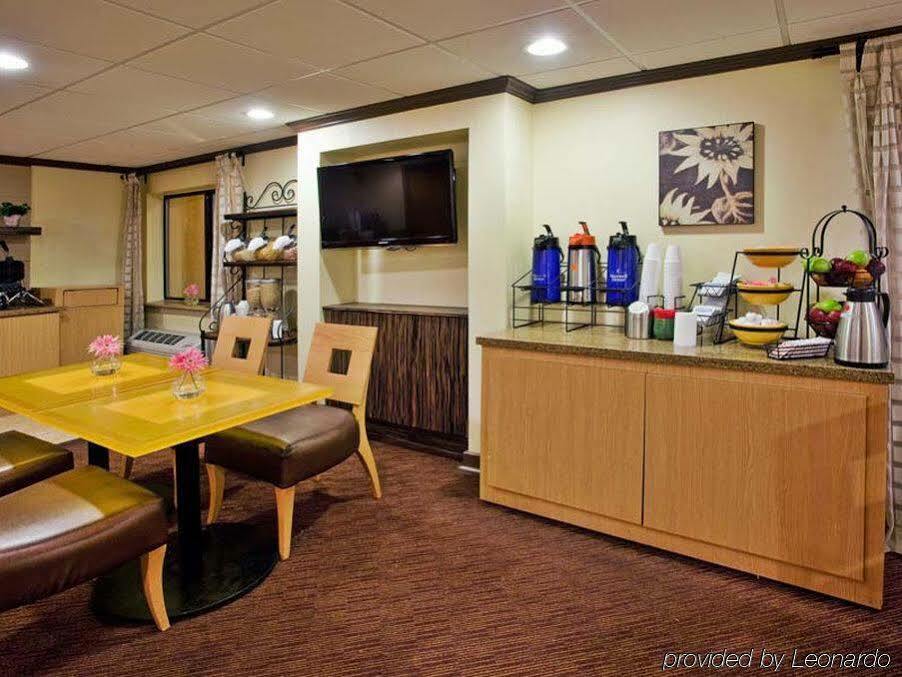 Spark By Hilton Savannah Midtown Екстериор снимка